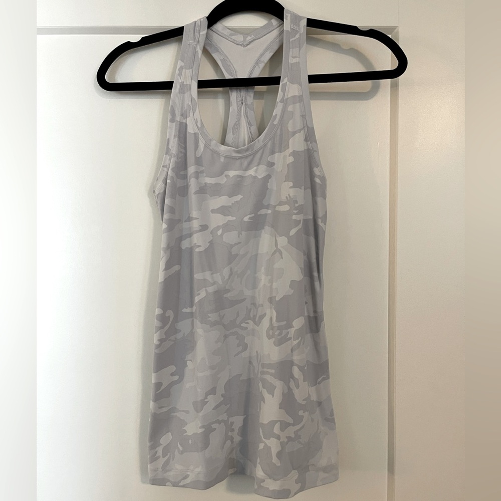 White and gray camouflage lululemon tank in size 4